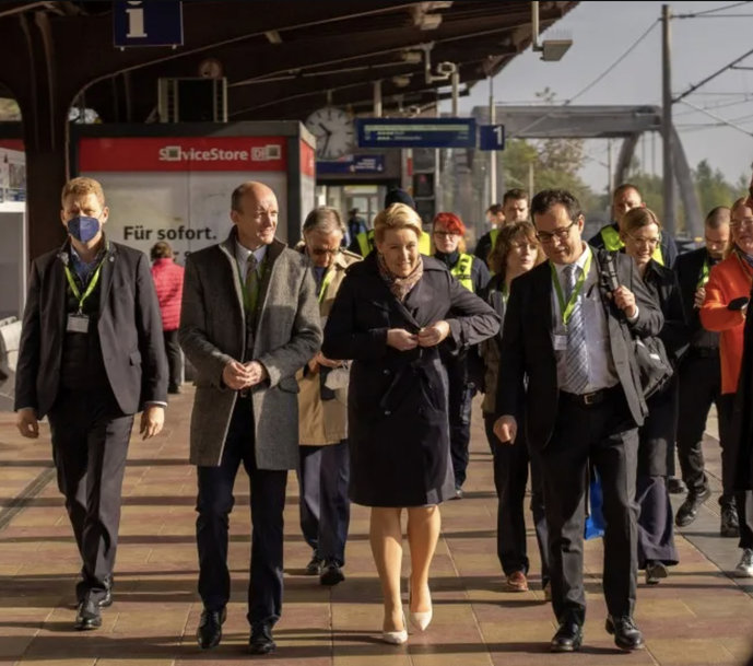 NEW S-BAHN FOR BERLIN: MORE SPACE FOR PASSENGERS ON LINE S8